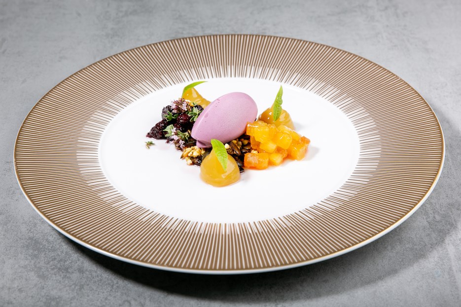 emifreddo alle more, kanten di pesche, more fermentate e crumble di semi di zucca chef Cicioni