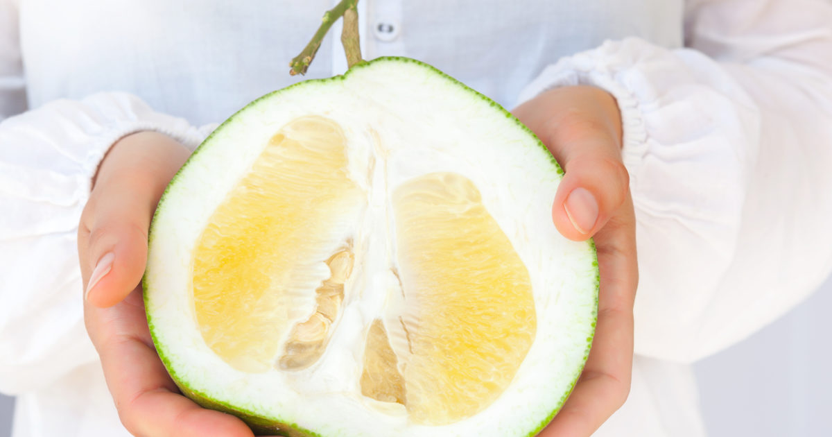 Pomelo Cos'è e Come si Mangia l'Agrume Più Grande del Mondo