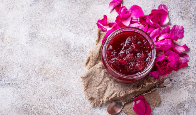 petali di rosa in cucina come usarli